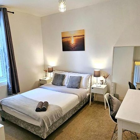 1 Bedroom Flat In Грейвсенд Екстер'єр фото