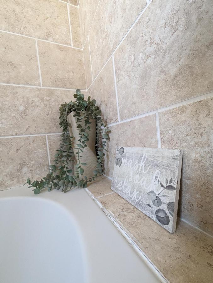 1 Bedroom Flat In Грейвсенд Екстер'єр фото
