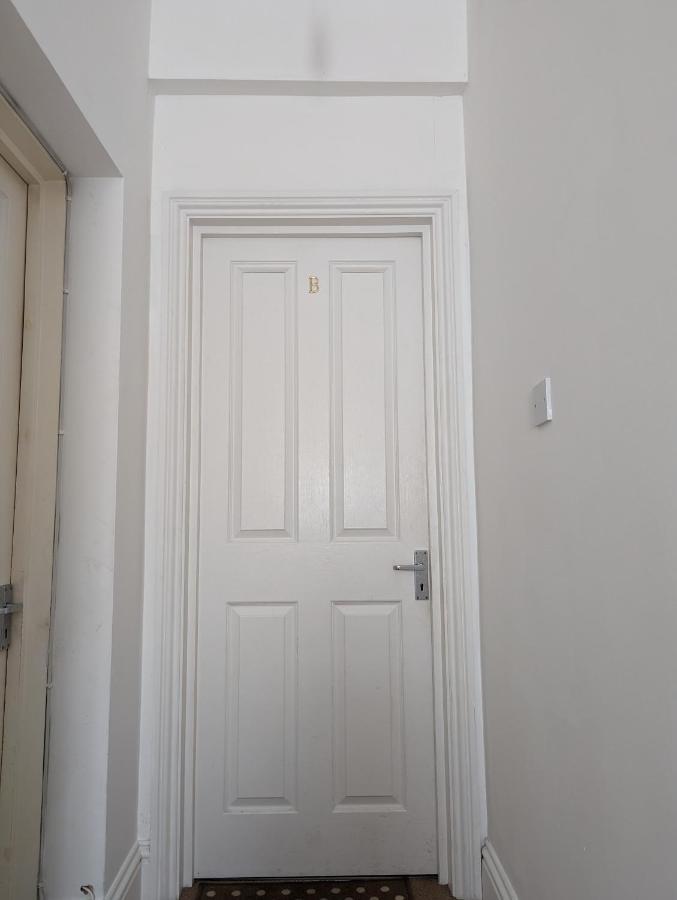 1 Bedroom Flat In Грейвсенд Екстер'єр фото