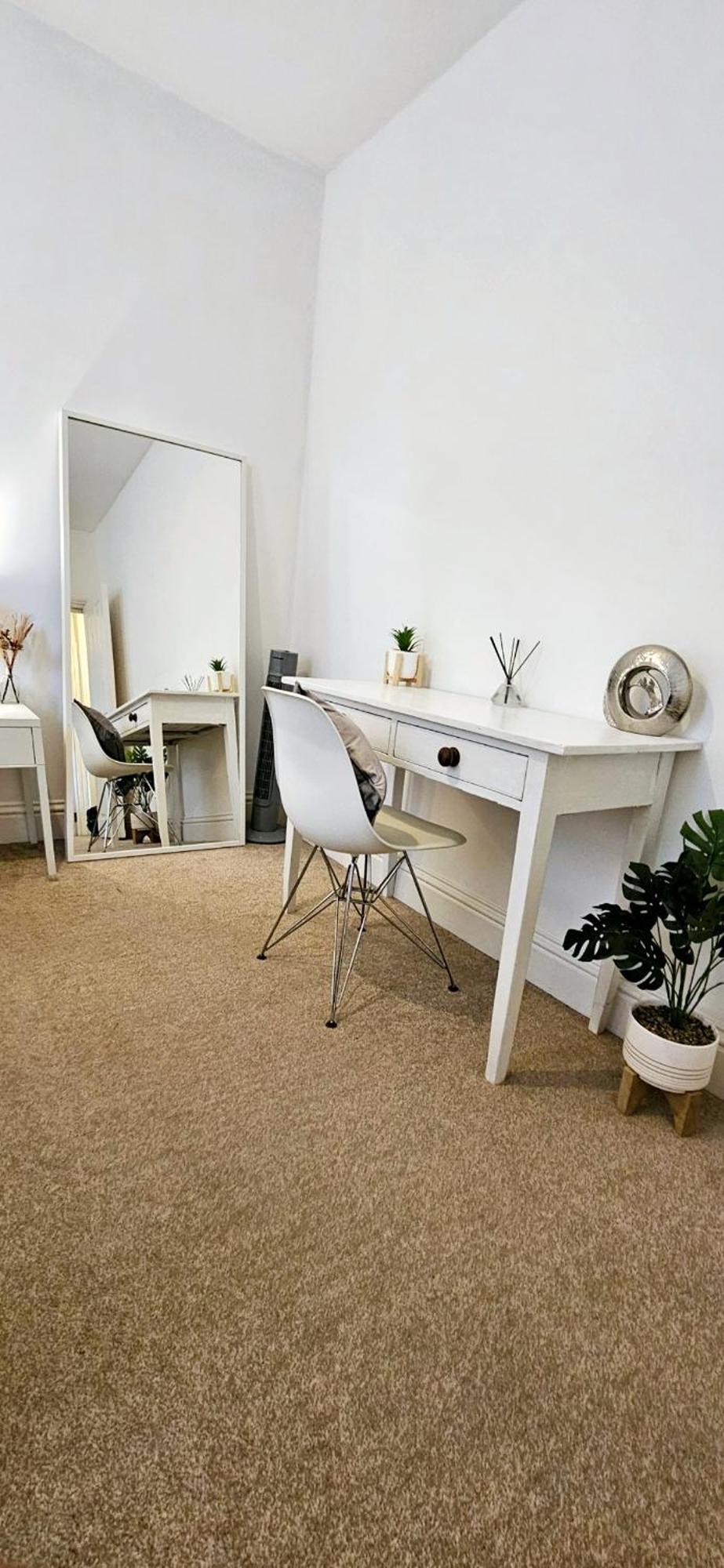 1 Bedroom Flat In Грейвсенд Екстер'єр фото